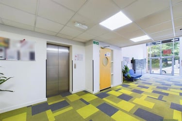 1 bed flat, 28 Central Park Avenue, North Hill, Plymouth, PL46NF - Image 2